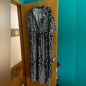 Black and White Geometric Dress Size XXL